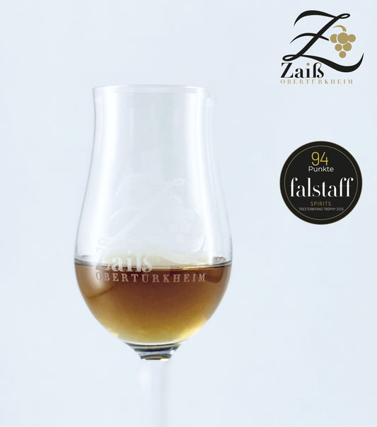 Glas mit Tresterbrand im Eichenfass gereift | Weingut Zaiß | Stuttgart-Obertürkheim