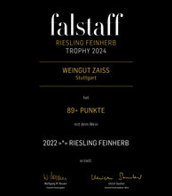 Lade das Bild in den Galerie-Viewer, Falstaff Riesling feinherb Trophy 2024
