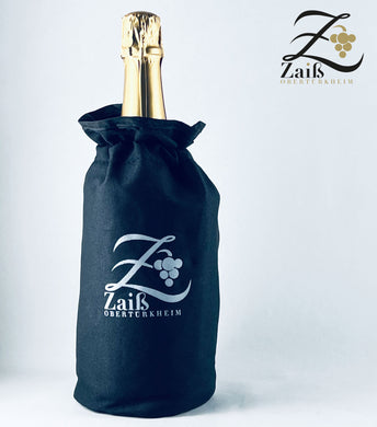 Flaschenkühler mit Zaiß Logo und Sektflasche