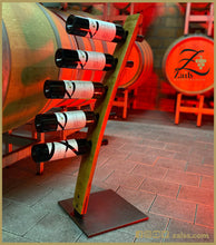 Lade das Bild in den Galerie-Viewer, Weinregal für 5 Weinflaschen im Holzfass-Keller vor Weinfässern
